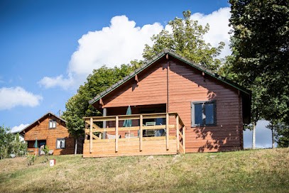 Camping Huttopia Lac de la Siauve, Camping à Lanobre