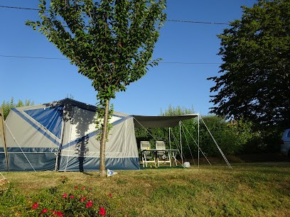 Flower Camping Le Temps De Vivre, Camping à Salignac-Eyvigues