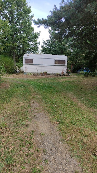 Camping Naturiste La Robertanne, Camping à Saint-Genest-Lerpt