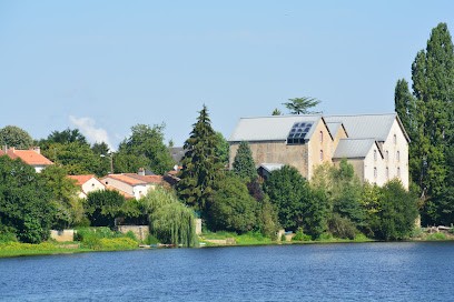 Camping Municipal De Mauvillant, Camping à Lussac-les-Châteaux