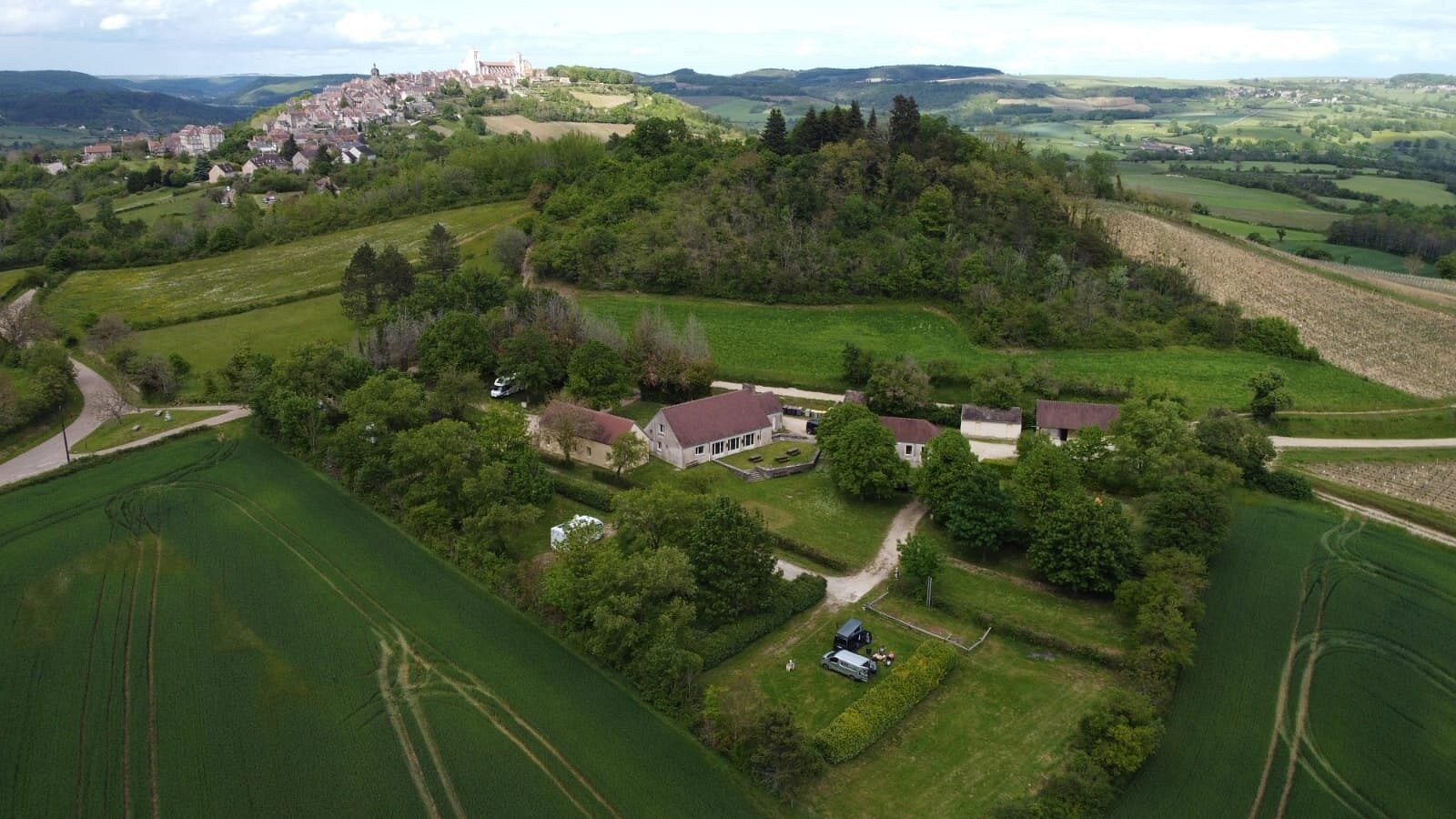 Camping Municipal De Vézelay Et Auberge De Jeunesse, Camping à Vézelay