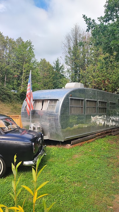 Camping La Perle by The Vintage Trailer - Hébergement Insolite, Camping à Saint-Médard-la-Rochette