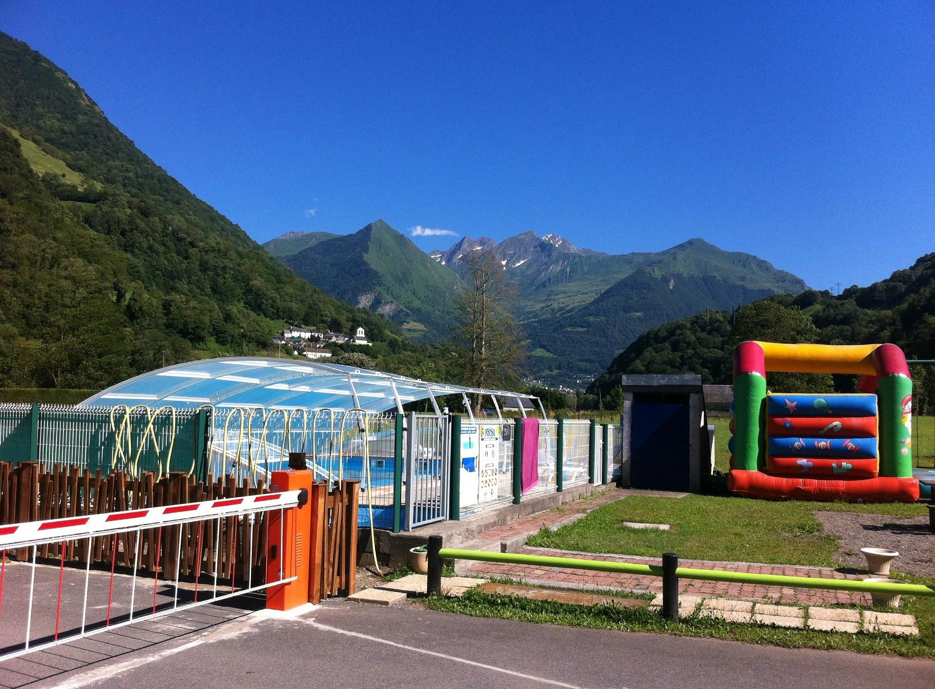 Happy Camping Pyrenees, Camping à Saligos